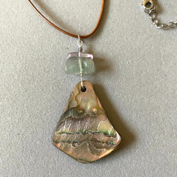 Red Abalone Shell Fluorite Amethyst Gemstone Crystal Necklace Ocean Beach Sea - Picture 2 of 13